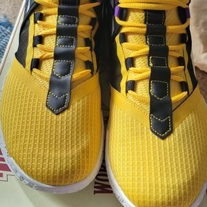 Mens And1 Charge Basketball shoes sz 10.5 Lakers Colors